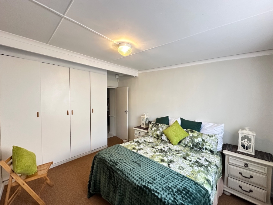 6 Bedroom Property for Sale in Heiderand Western Cape